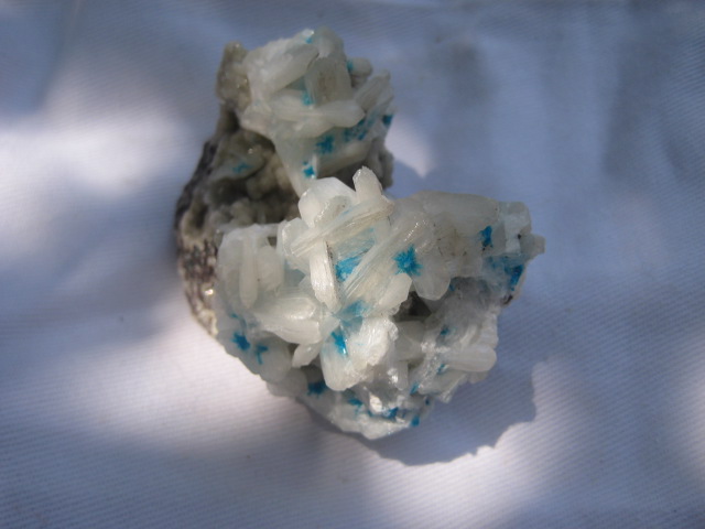 Cavansite helps us to speak from our heart with clarity 3295
